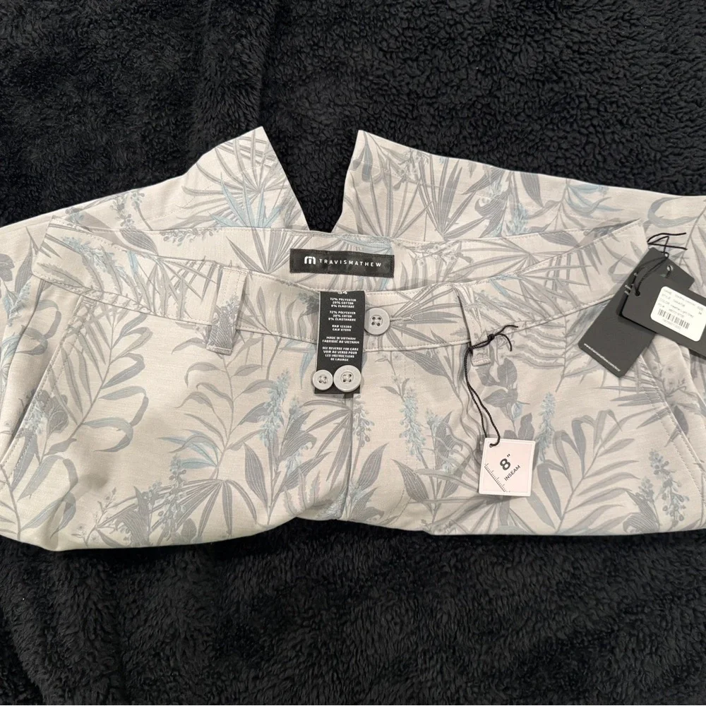 NWT Travis Mathew Coastal Canyon Heather Gray Floral Golf Shorts Size 34